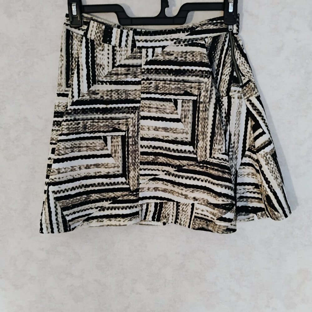 a.n.a geometric print mini skirt Size Small